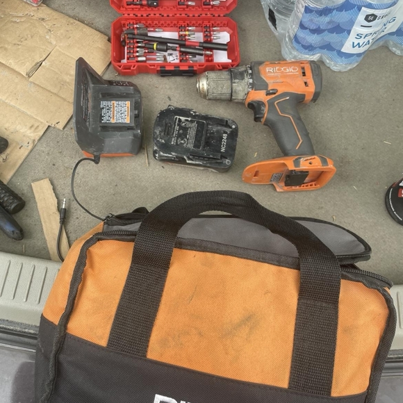 Ridgid 18v drill bag battery charger and Milwaukee drill bit set included - Picture 2 of 2